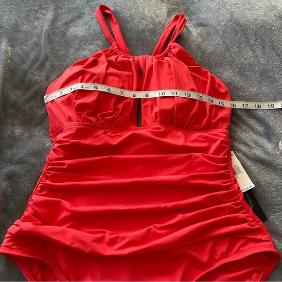 NWT La Blanca Island Goddess High Neck Keyhole One Piece Guava Size 16 - Picture 16 of 16